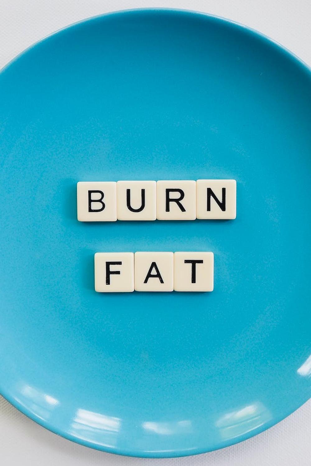 photo_of_a_burn_fat_text_on_round_blue_plate